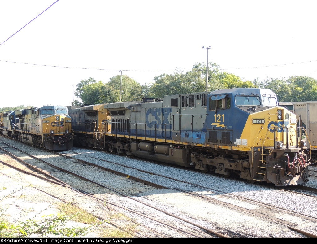 CSX 121, 5351 & 165 at the Yard